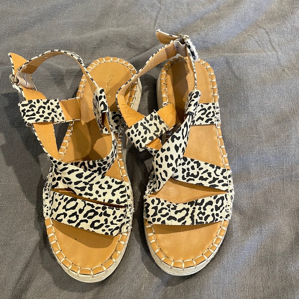 Qupid Leopard sandals